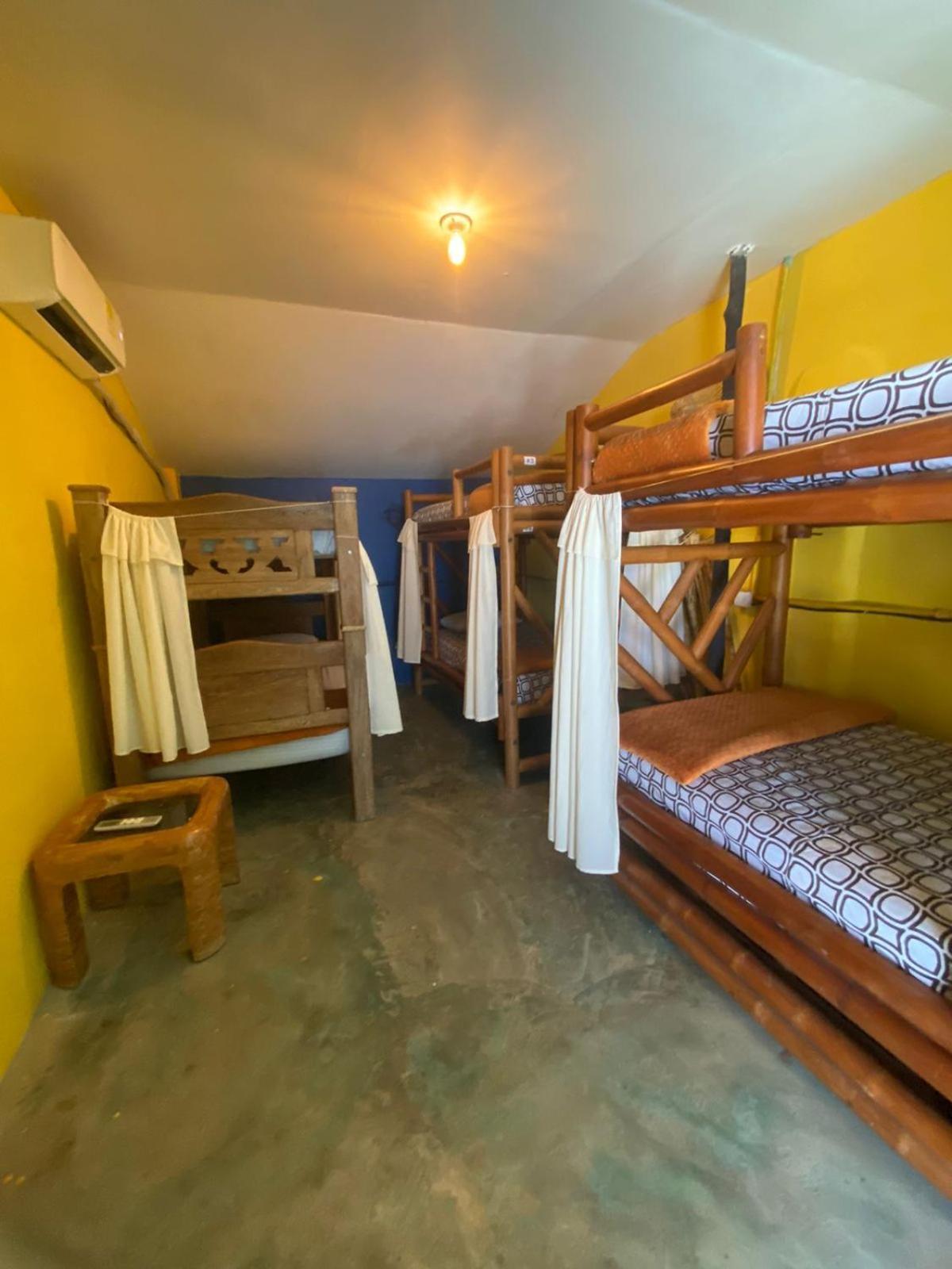 Kristalu Hostal *