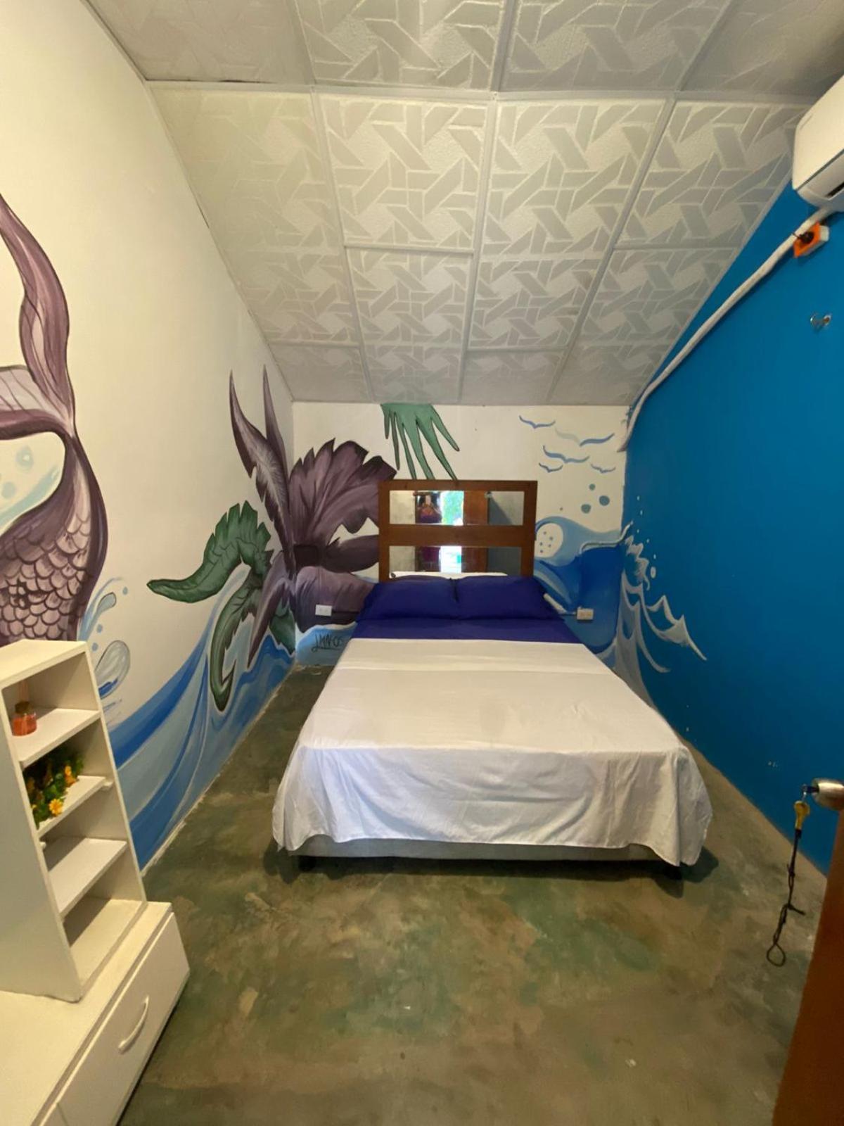 Kristalu Hostal *